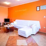 In With Balcony, Air Conditioning, Wifi, Washing Machine Lopar