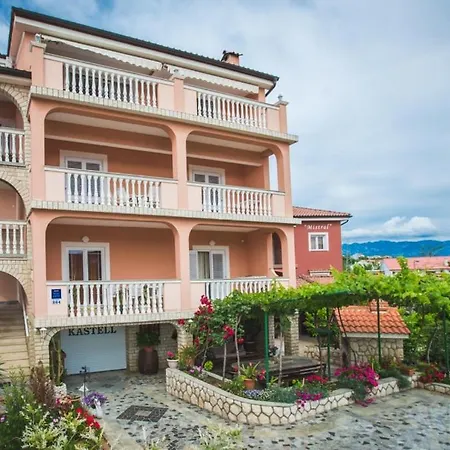 In With Balcony, Air Conditioning, Wifi, Washing Machine Apartment *