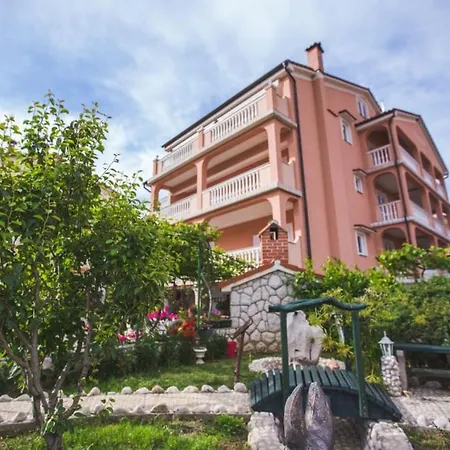 Apartment In With Balcony, Air Conditioning, Wifi, Washing Machine
