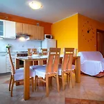 In With Balcony, Air Conditioning, Wifi, Washing Machine