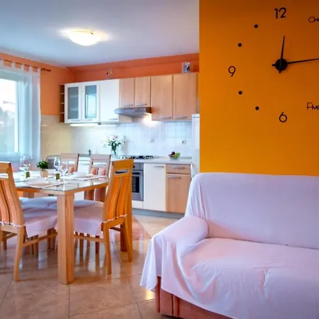 In With Balcony, Air Conditioning, Wifi, Washing Machine Apartment