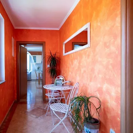 In With Balcony, Air Conditioning, Wifi, Washing Machine Appartamento *