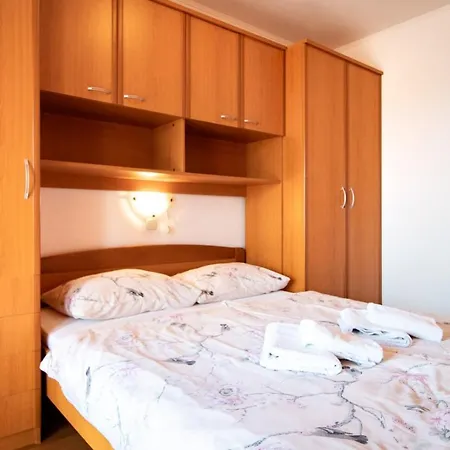 Apartment In With Balcony, Air Conditioning, Wifi, Washing Machine