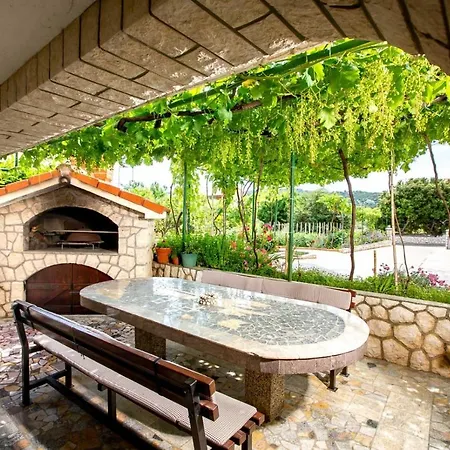 In With Balcony, Air Conditioning, Wifi, Washing Machine Lopar
