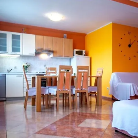 Appartamento In With Balcony, Air Conditioning, Wifi, Washing Machine *