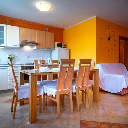 In With Balcony, Air Conditioning, Wifi, Washing Machine