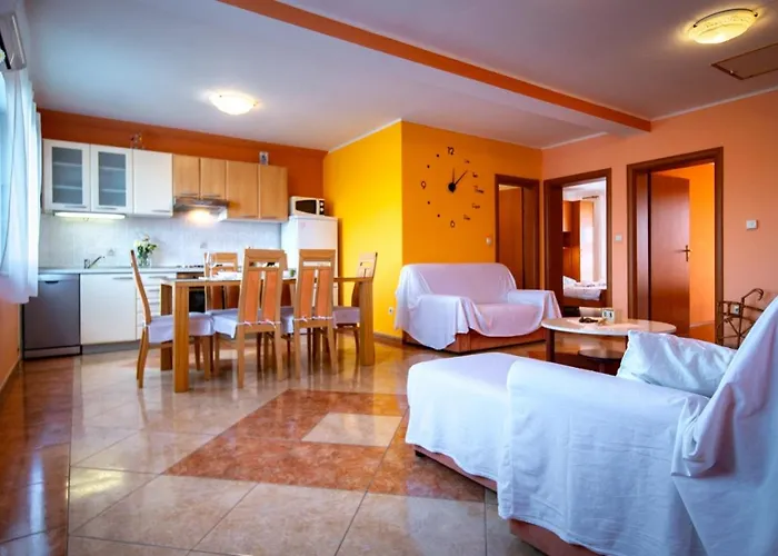 In With Balcony, Air Conditioning, Wifi, Washing Machine *