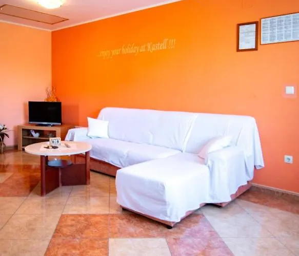 In With Balcony, Air Conditioning, Wifi, Washing Machine Lopar