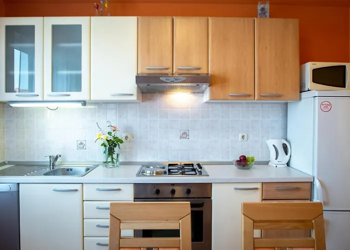 In With Balcony, Air Conditioning, Wifi, Washing Machine