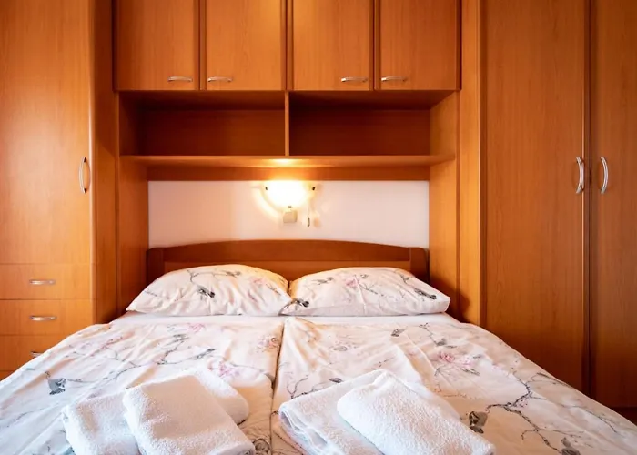 Apartment In With Balcony, Air Conditioning, Wifi, Washing Machine *
