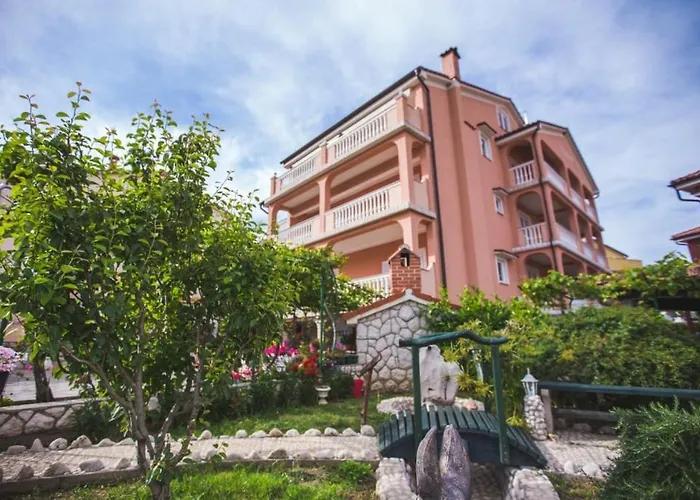 Apartment In With Balcony, Air Conditioning, Wifi, Washing Machine