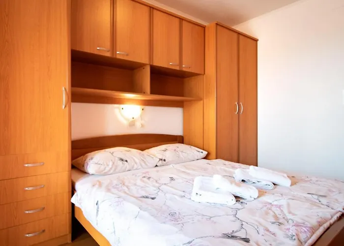 Apartment In With Balcony, Air Conditioning, Wifi, Washing Machine