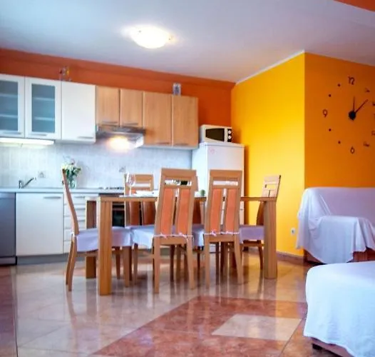 Apartment In With Balcony, Air Conditioning, Wifi, Washing Machine *