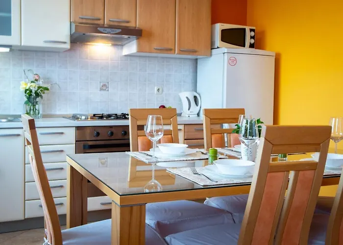 In With Balcony, Air Conditioning, Wifi, Washing Machine *
