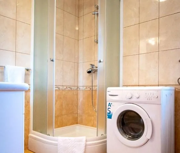 In With Balcony, Air Conditioning, Wifi, Washing Machine Apartment *